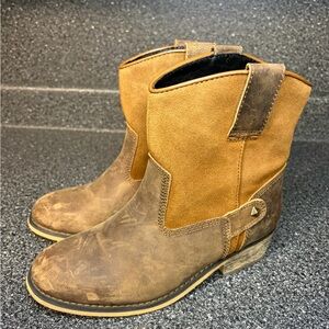 Sterling River Two-Tone Tan & Brown Suede Western Ankle Boots